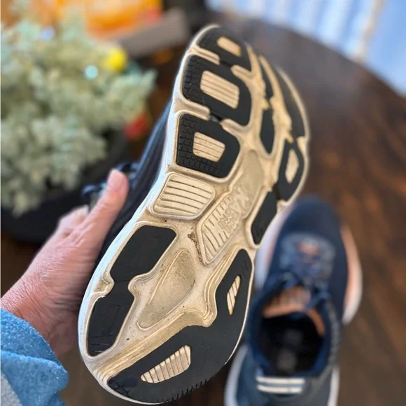 Hoka One | Bondi 6 Maximalist
Running Sneakers - Picture 7 of 7